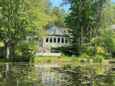 Lake House with outdoor Hot Tub