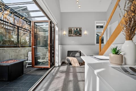 Top performing Airbnb: Spacious Private Laneway | South Cambie Stay in South Cambie