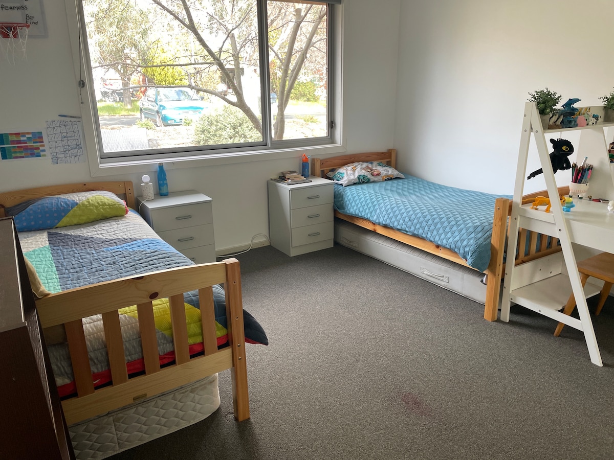 هناك مرتان إضافيتان يمكن استخدامهما. لا يتم توفير الفراش