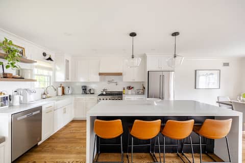 Spacious NYC Getaway | Sleeps 10 | Parking