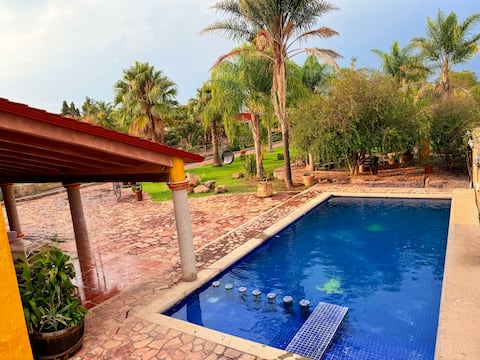 The best in Tequisquiapan. Pool and huge garden