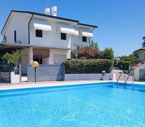 Luxury Villa Duna Verde for 10 people 1h to Venice