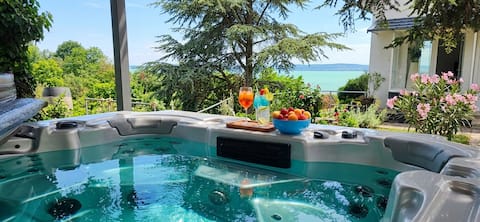 Popular Airbnb listing: Panoramic Villa with Jacuzzi | Ideal for Groups in Balatonalmádi