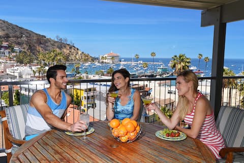 11LT: Two Bdr Home Views, Large Balcony +BBQ