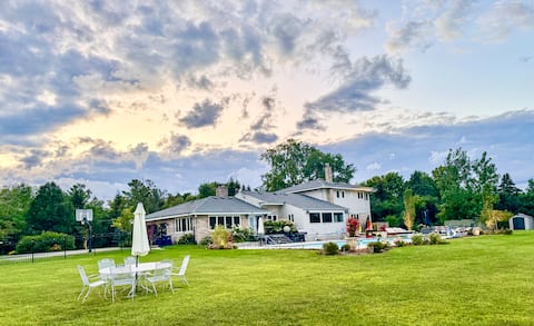 2-Acre Highland Park Retreat with Heated Pool ~ 5*