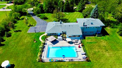 2-Acre Highland Park Retreat with Heated Pool ~ 5*