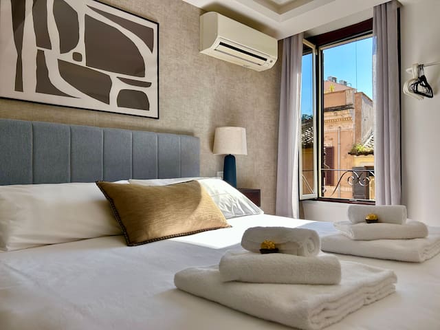 Steps from Colosseum – Monti’s Cozy Corner