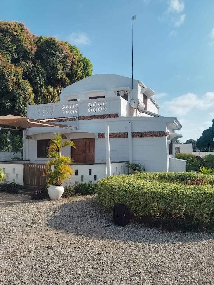 Big Relaxing Tembo House - Diani Beach