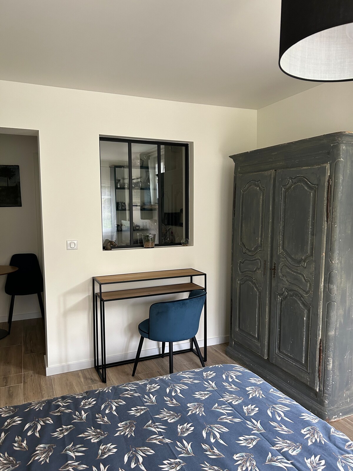 Popular Airbnb listing: Beautiful independent studio near castle in Maisons Laffitte