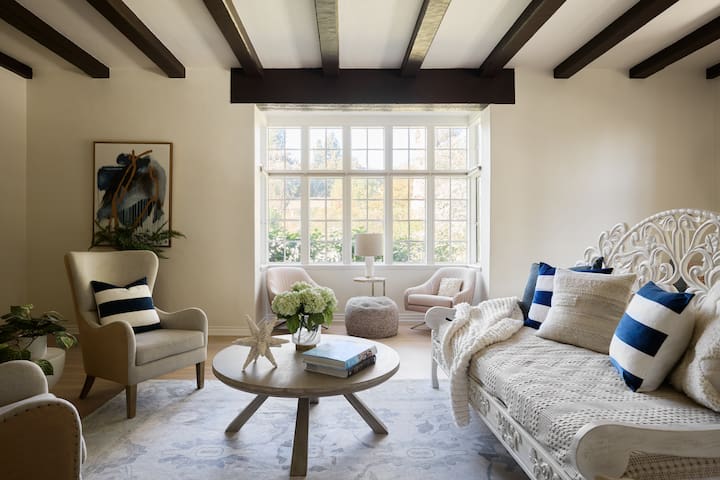 1920s Pasadena Cottage Steps from RoseBowl w/ Pool