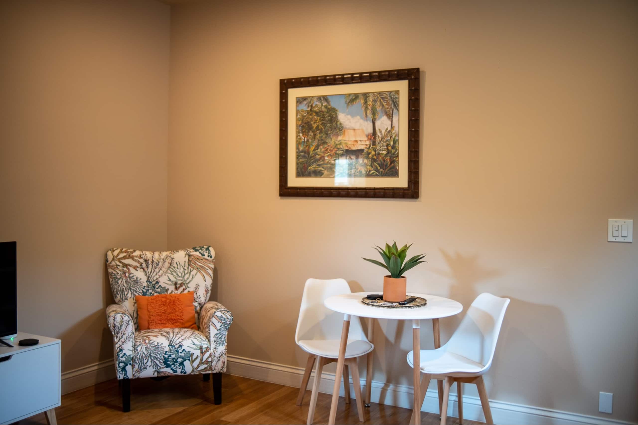 Last-Minute Deal! Central, Clean & Cozy Stay - Photo 10