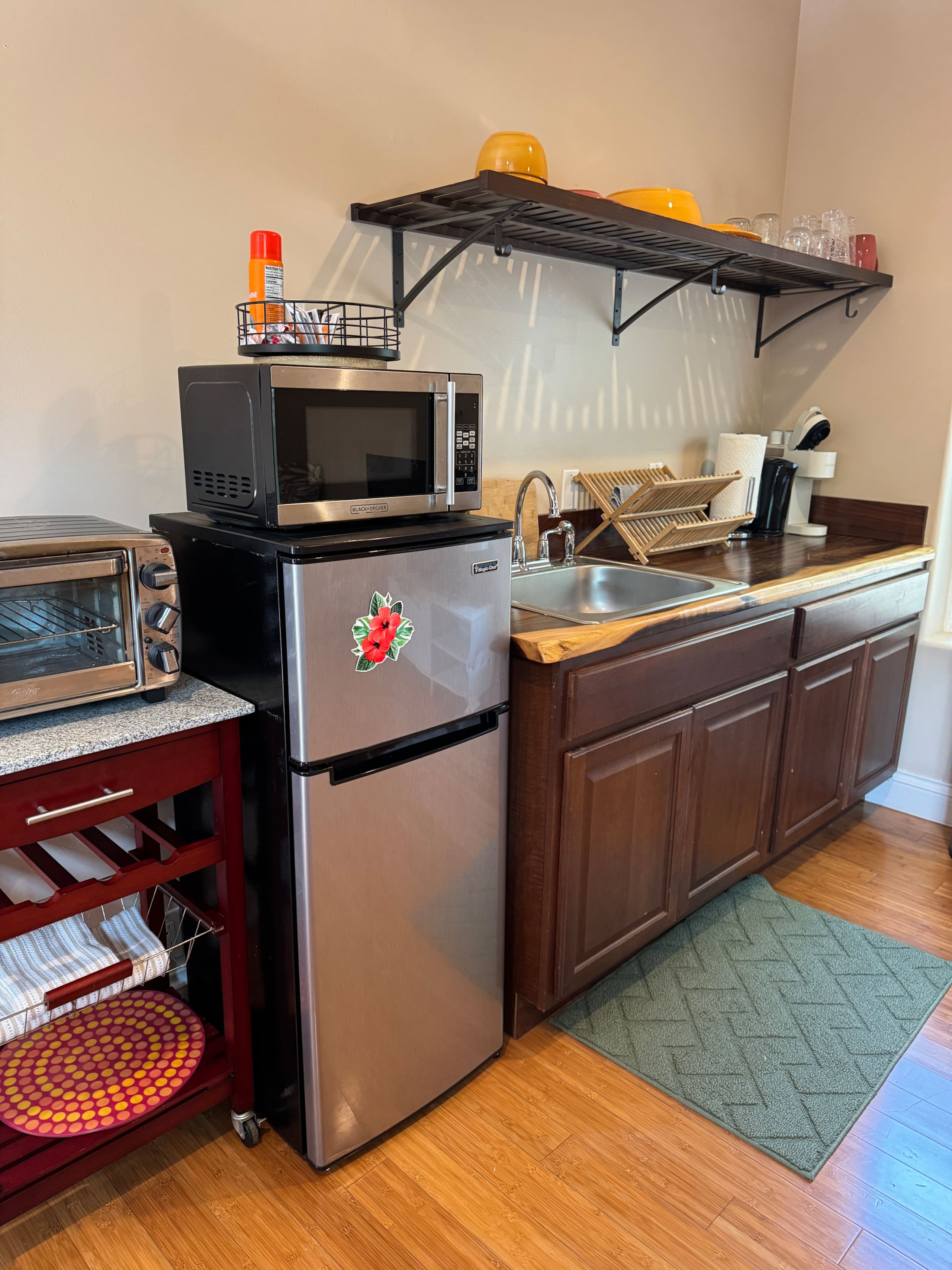 Last-Minute Deal! Central, Clean & Cozy Stay - Photo 12