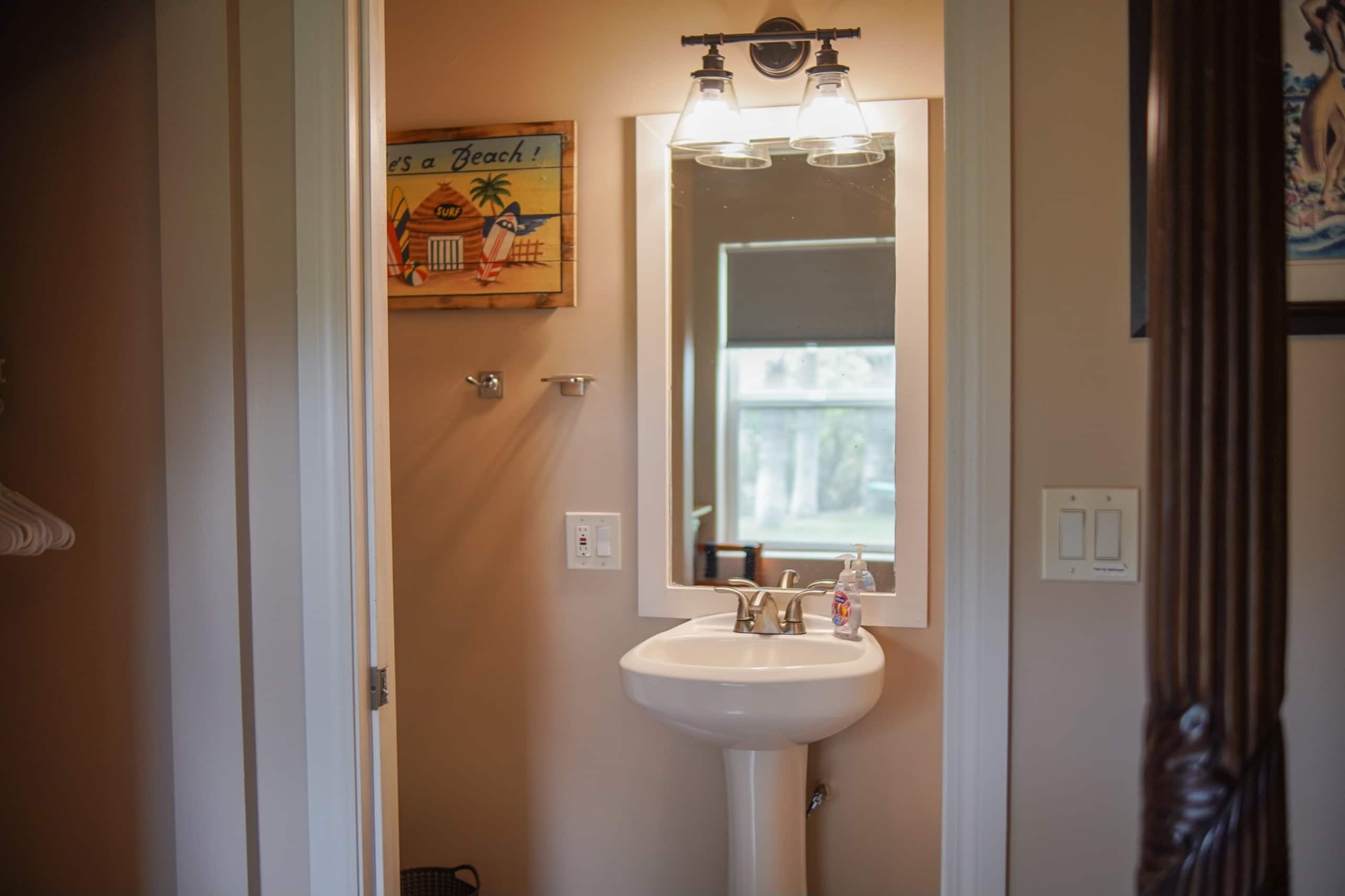 Last-Minute Deal! Central, Clean & Cozy Stay - Photo 24