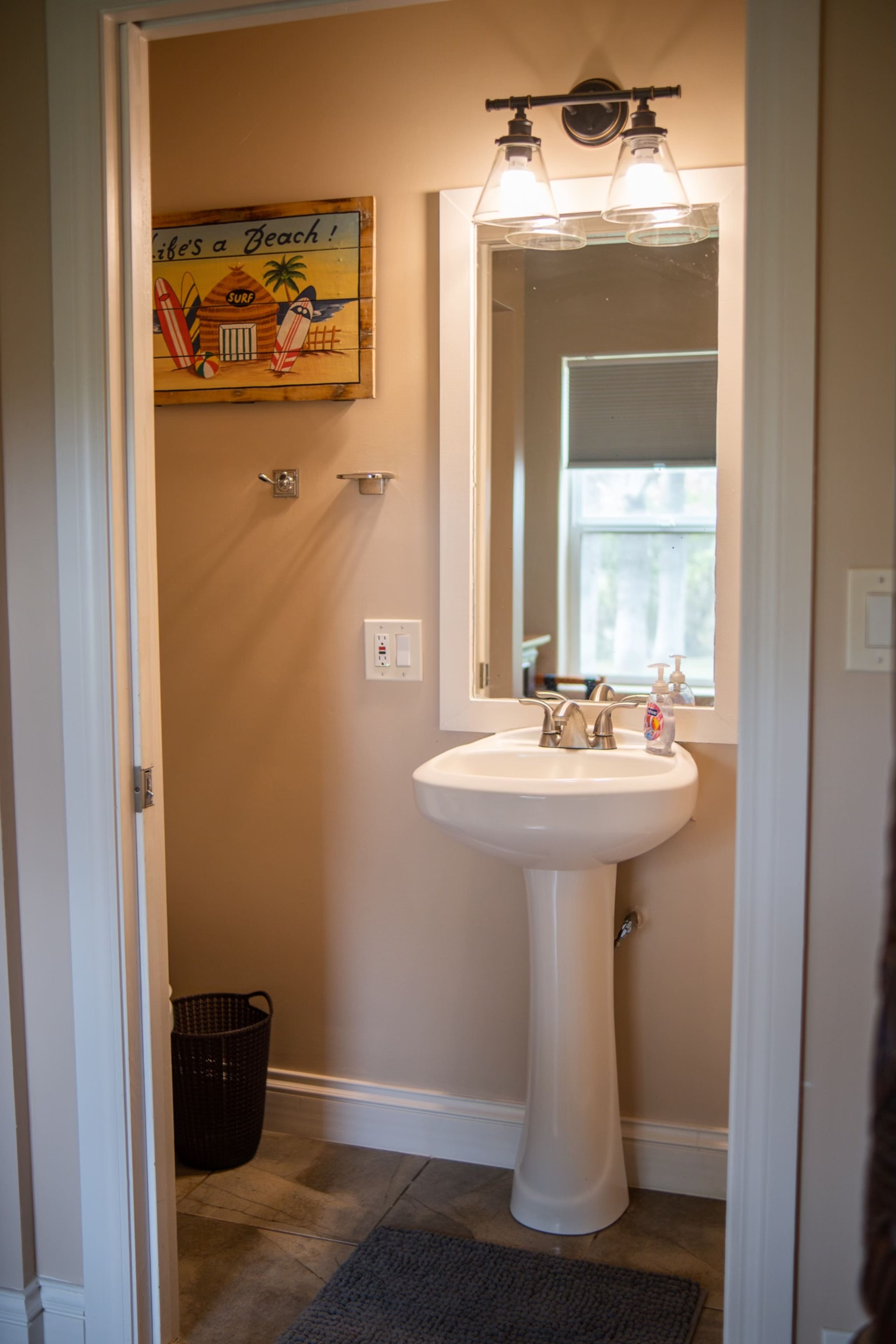 Last-Minute Deal! Central, Clean & Cozy Stay - Photo 26