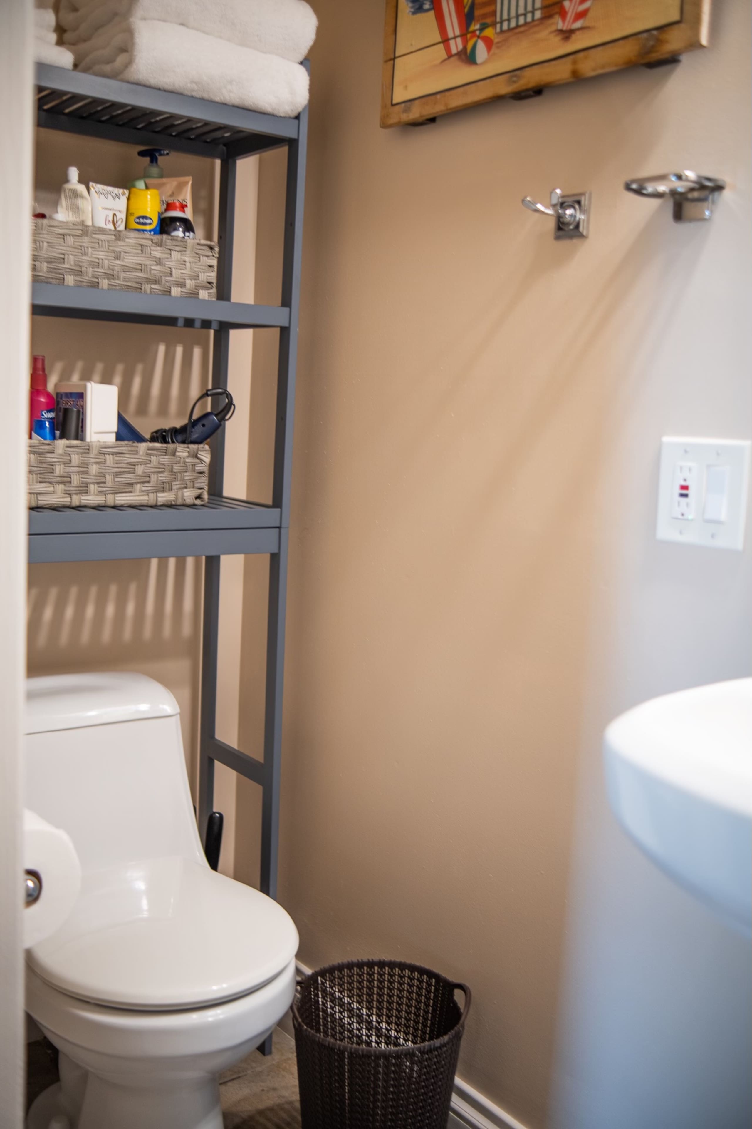 Last-Minute Deal! Central, Clean & Cozy Stay - Photo 29
