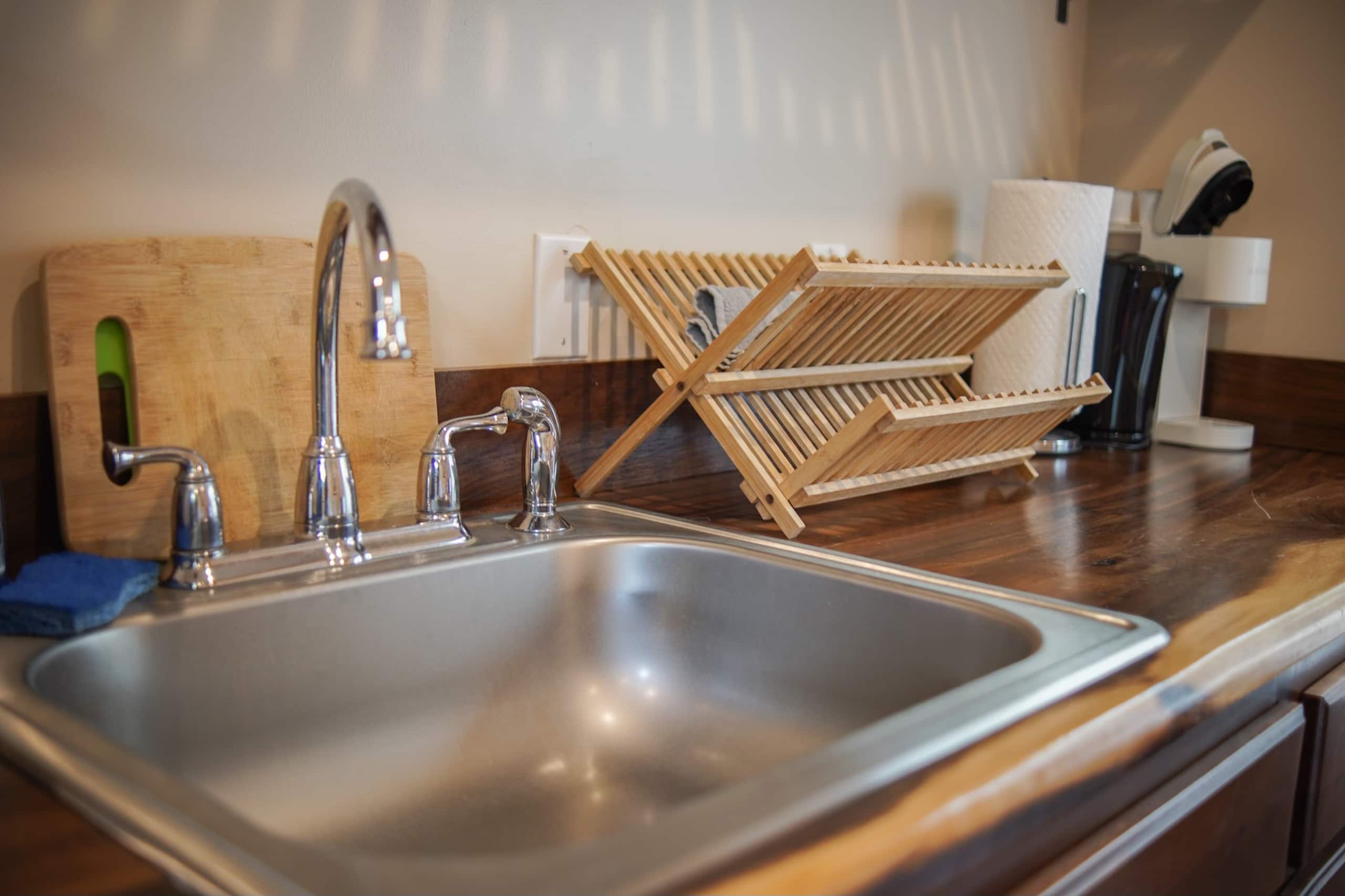 Last-Minute Deal! Central, Clean & Cozy Stay - Photo 13