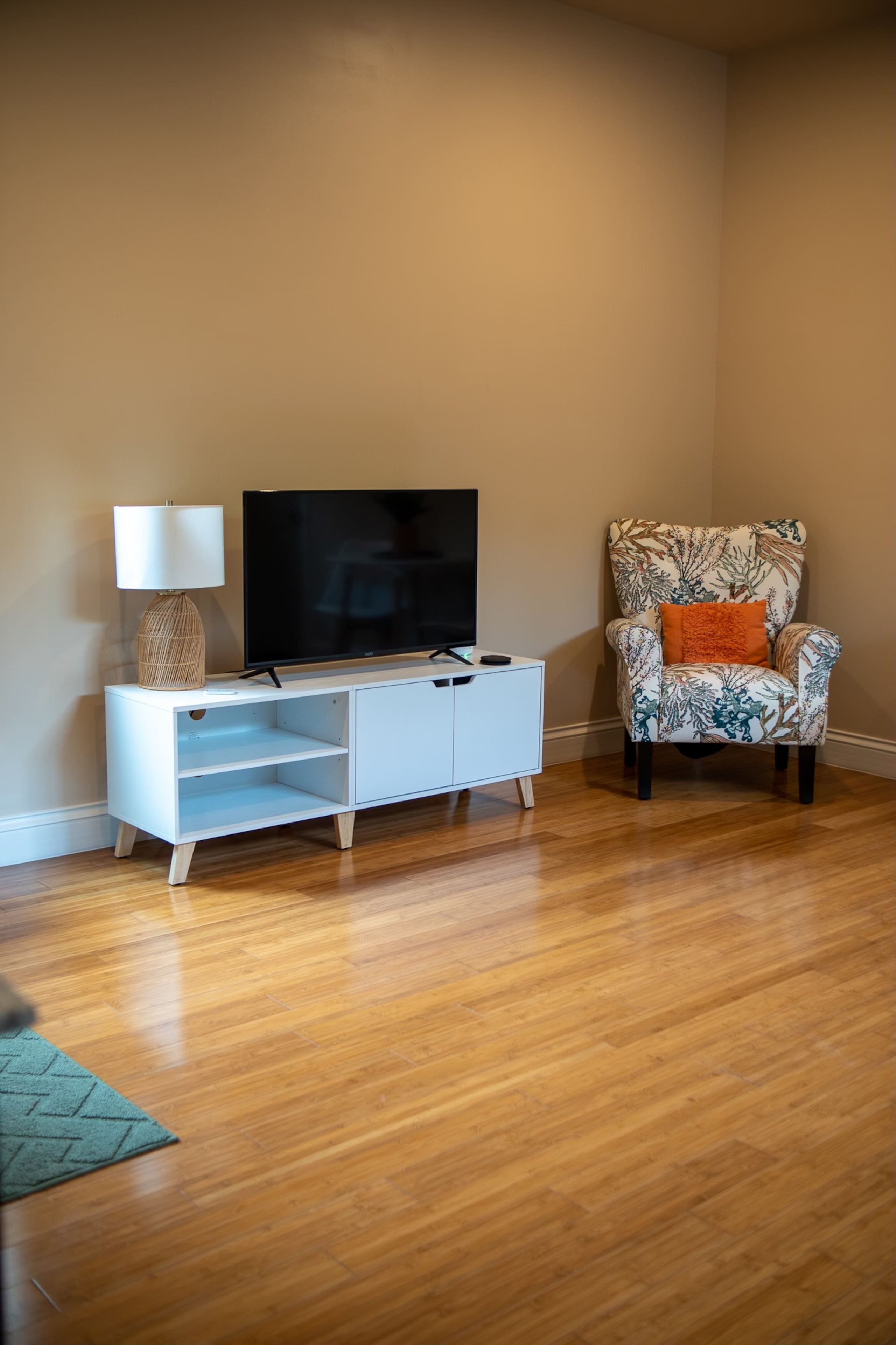 Last-Minute Deal! Central, Clean & Cozy Stay - Photo 9