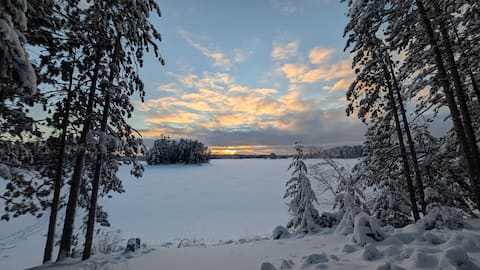 Northwoods Secluded Lakefront Retreat
