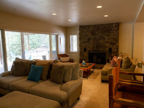 Top Airbnb: Entire Vail House · 7BR · Gore Creek · Hot Tub in Vail