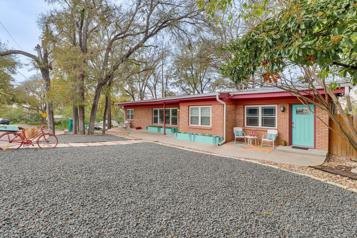 Mid-Century ATX Studio Near SoCo & Downtown