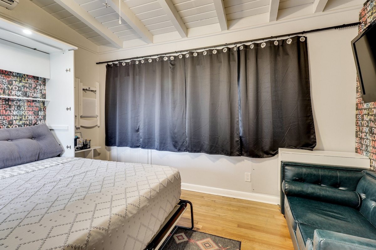 Mid-Century ATX Studio Near SoCo & Downtown