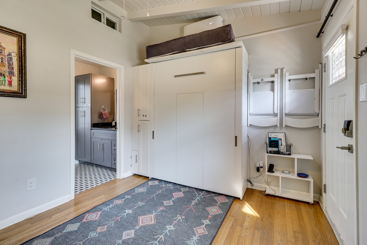 Mid-Century ATX Studio Near SoCo & Downtown