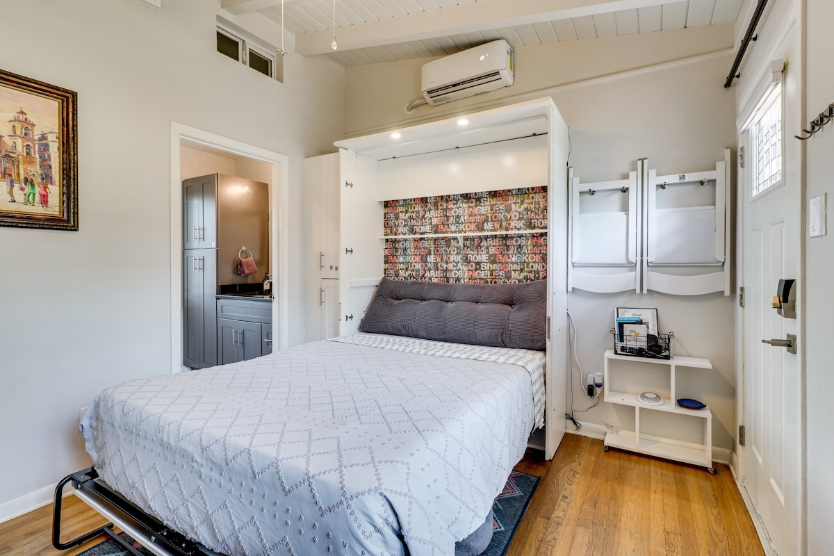 Mid-Century ATX Studio Near SoCo & Downtown