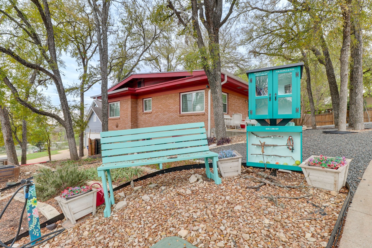 Mid-Century ATX Studio Near SoCo & Downtown