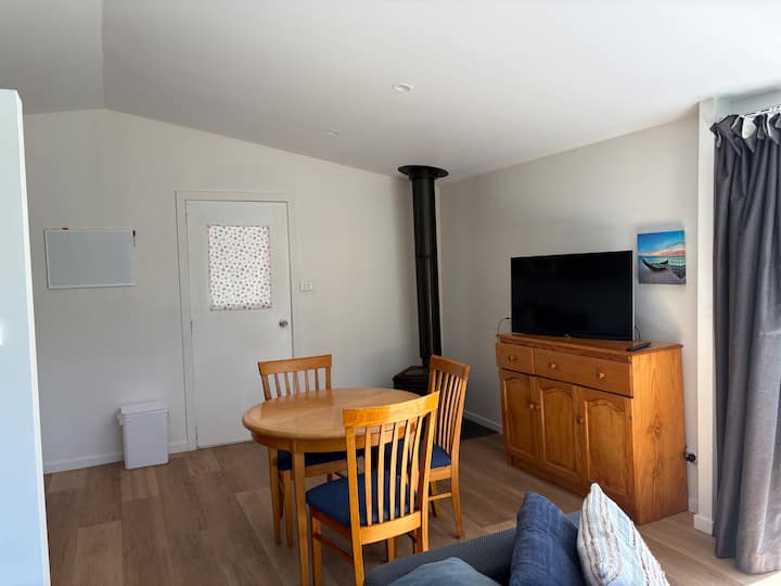 Potoroo Cottage 
Bush Setting 7 Mins Drive To Cbd - Hobart