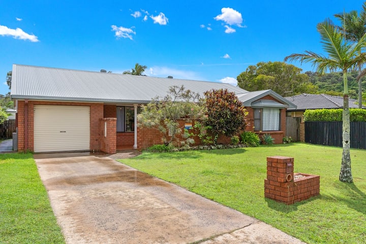 Spacious Three Bedroom Single-level House Located In A Quiet Residential Location - Ballina