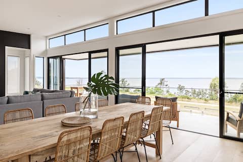 Waterfront, Heated Pool, Luxury Home in Jervis Bay