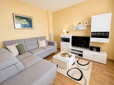 Popular Airbnb listing: House Slatine - only few steps from the sea in Slatine