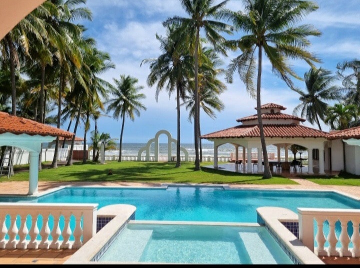 Luxury Mansion+Sea Front+Pool+Jacuzzi,@Costadelsol — 4 bedroom vacation rental in San Luis La Herradura