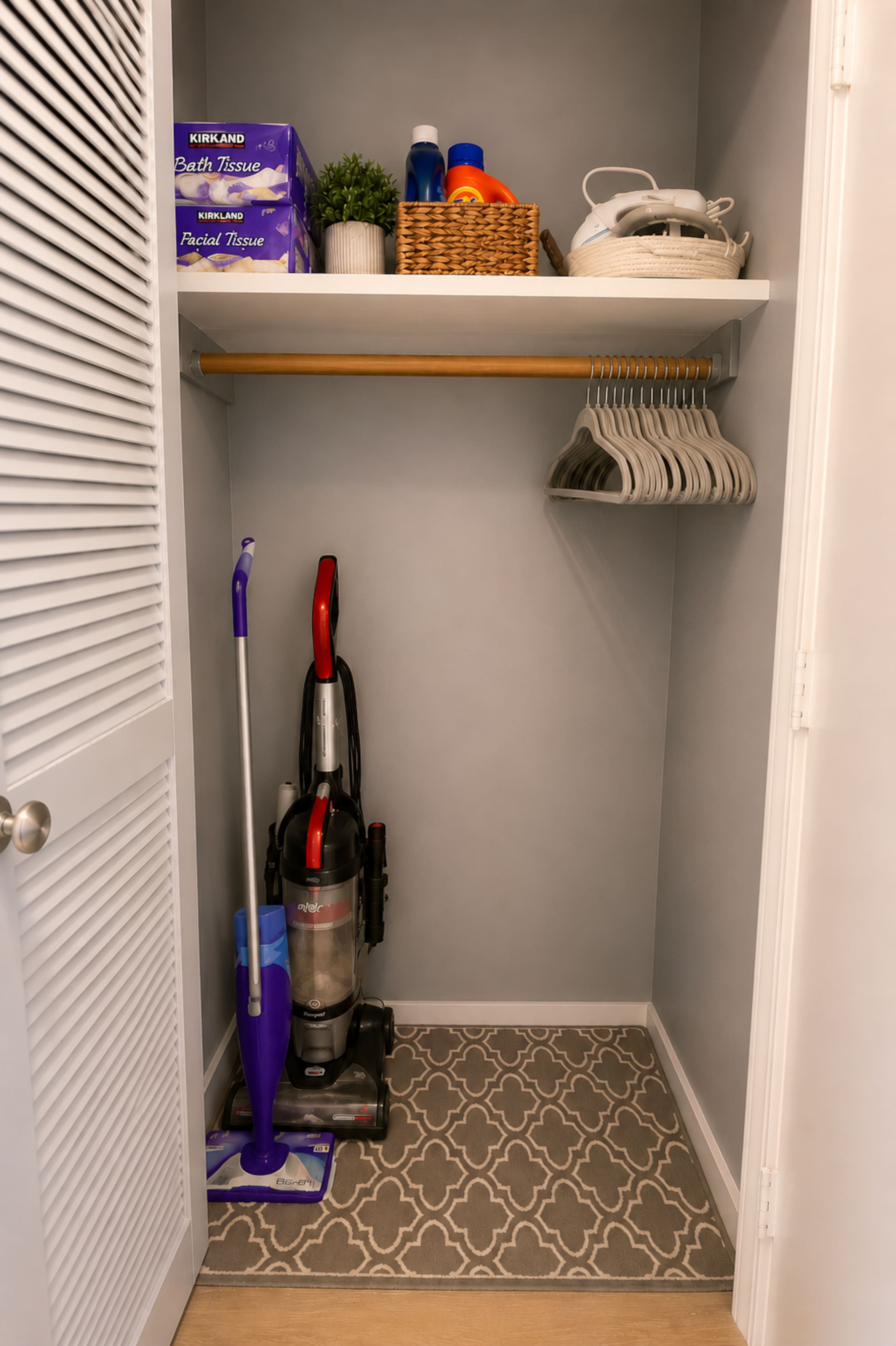 Condo in Honolulu · ★4.91 · 1 bedroom · 2 beds · 1 private bath - Image 17