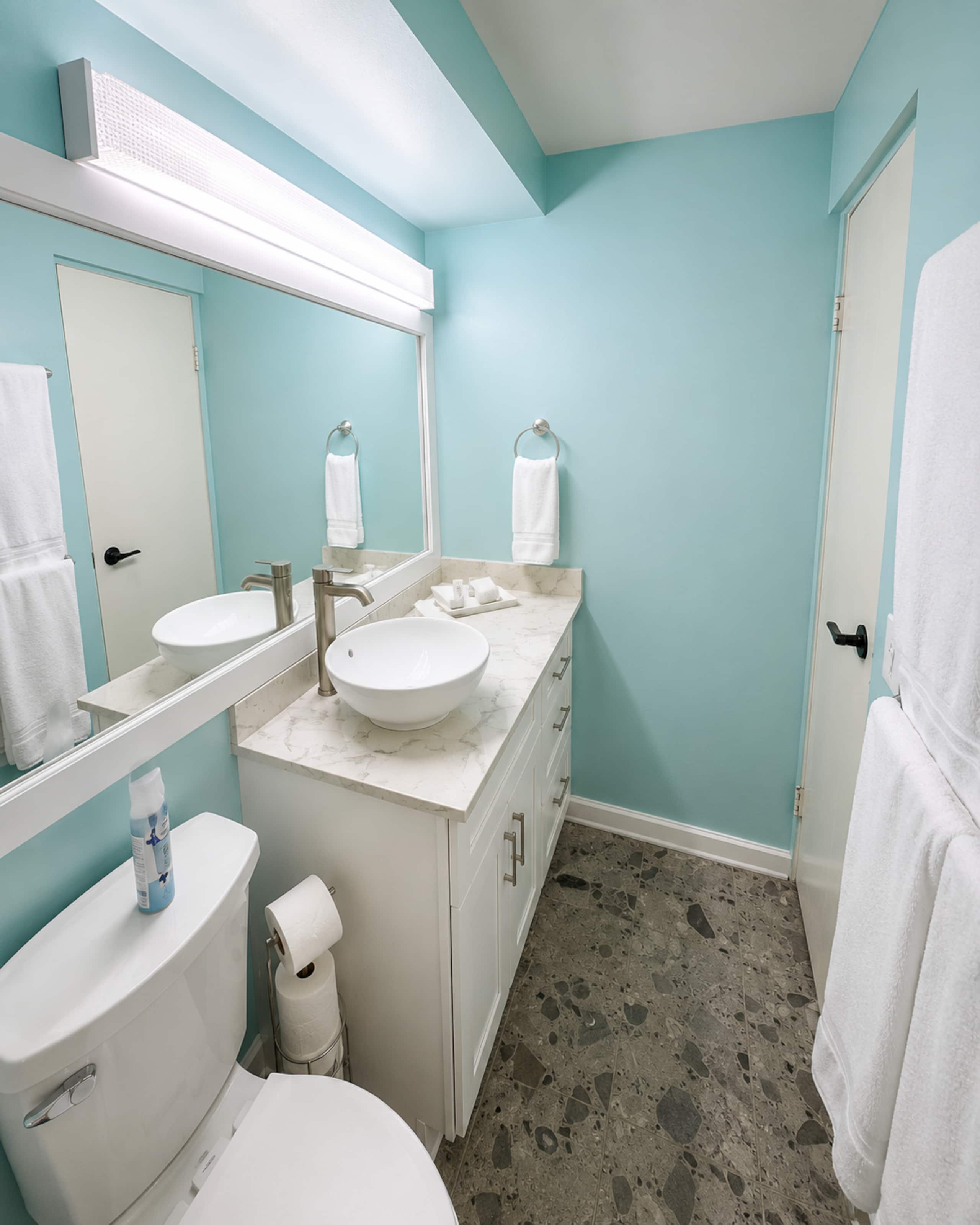 Condo in Honolulu · ★4.91 · 1 bedroom · 2 beds · 1 private bath - Image 13