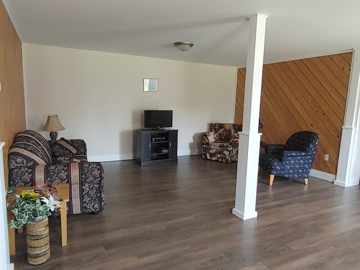 Spacious 3 Bedroom Cottage With River View. - Cavendish
