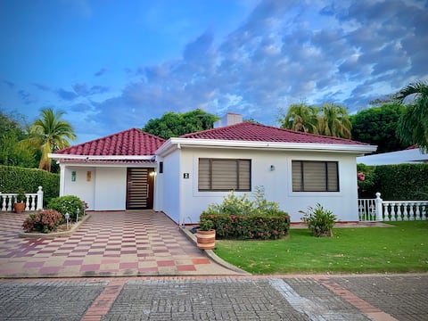 Holiday House, Private Pool