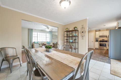 Peachtree City Home Near Lake with Yard & Firepit