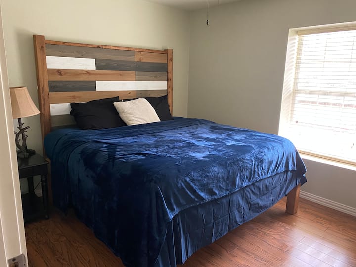 Kings size bed in bedroom #3