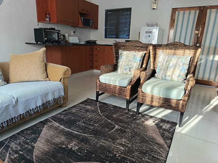 Indigo Retreat Spacious, King Bed, Wifi,netflix - Durban