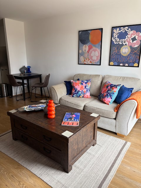 Top performing Airbnb: Hansen House 2 Cardiff Apartment /Free Parking in Grangetown