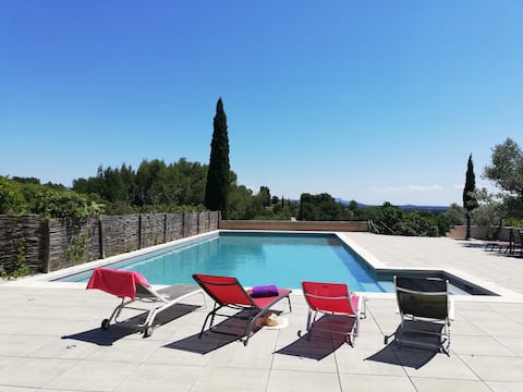 Charming Alpilles farmhouse, 14 people, shared pool