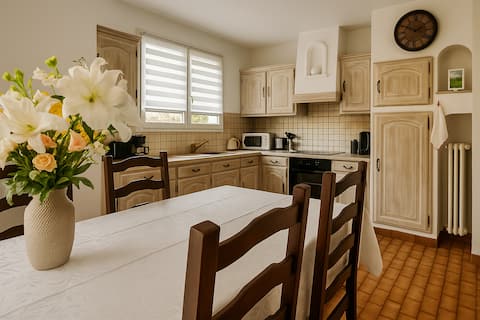 House with fenced garden, near castles and zoo