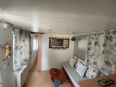 Top Airbnb: Mobile home in private property with pond... à Yonne