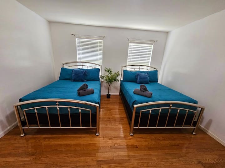 [Spálňa č. 4] Zariadená dvoma novými manželskými posteľami 