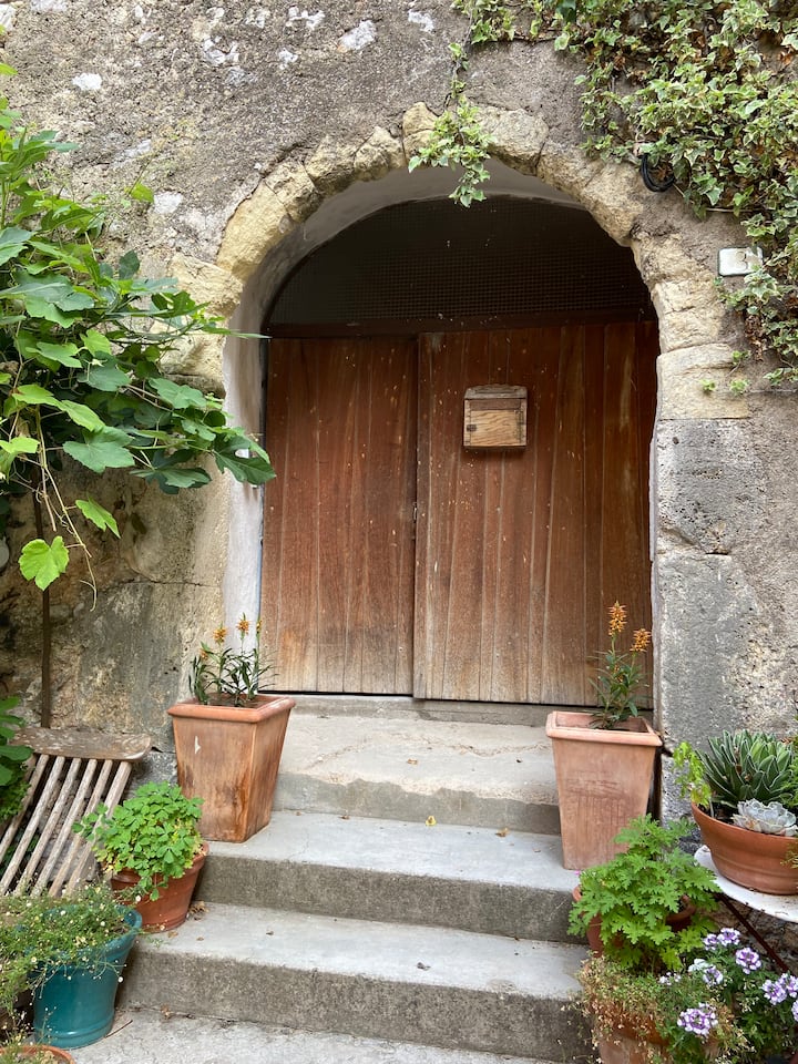 Studio De Caractère Dans Un Château Féodal - Aups