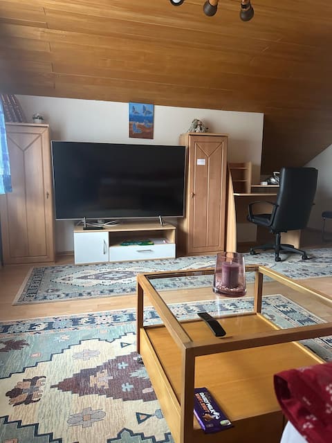 Lovely private room with large smart TV. Room A