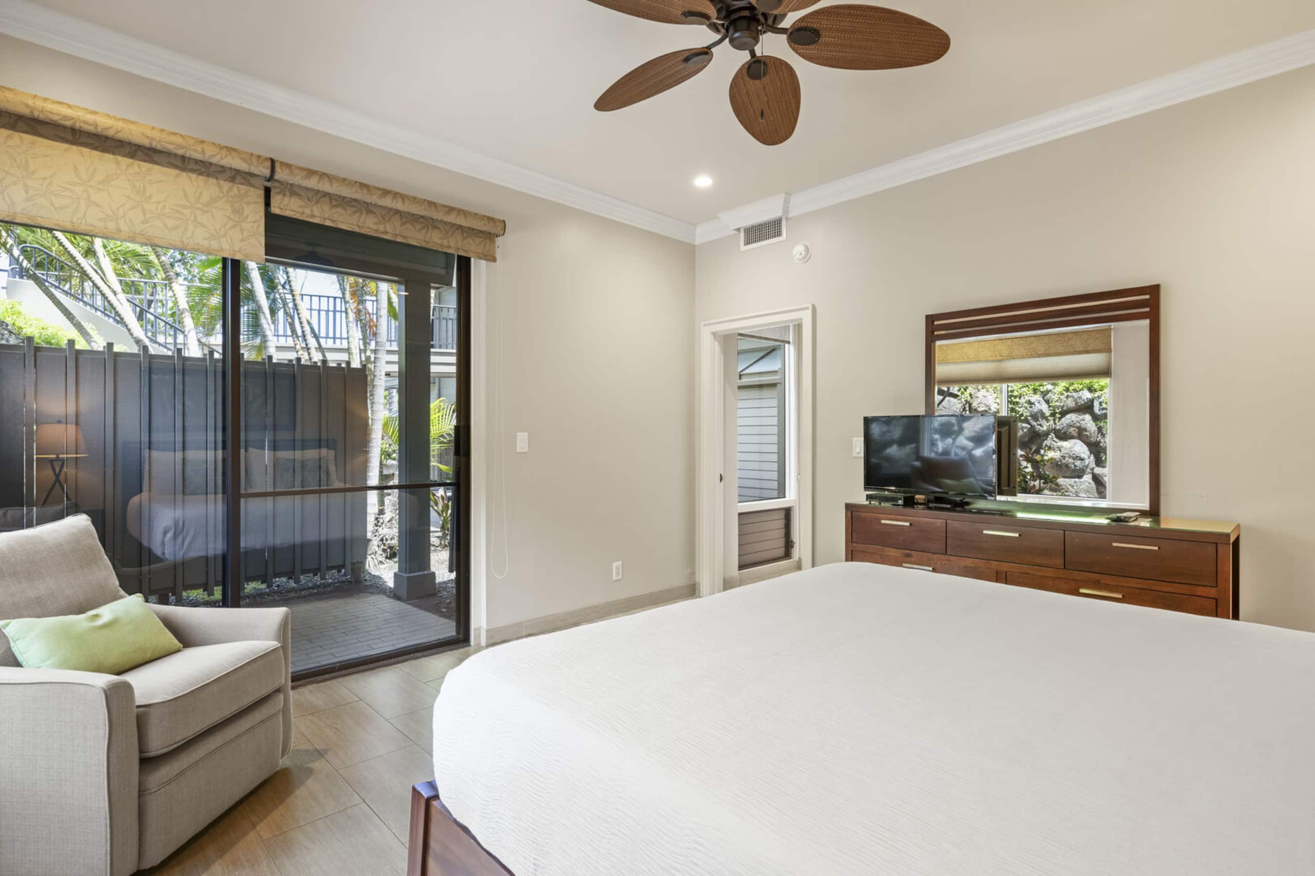 Condo in Lahaina · ★4.8 · 1 bedroom · 2 beds · 1 bath - Image 9