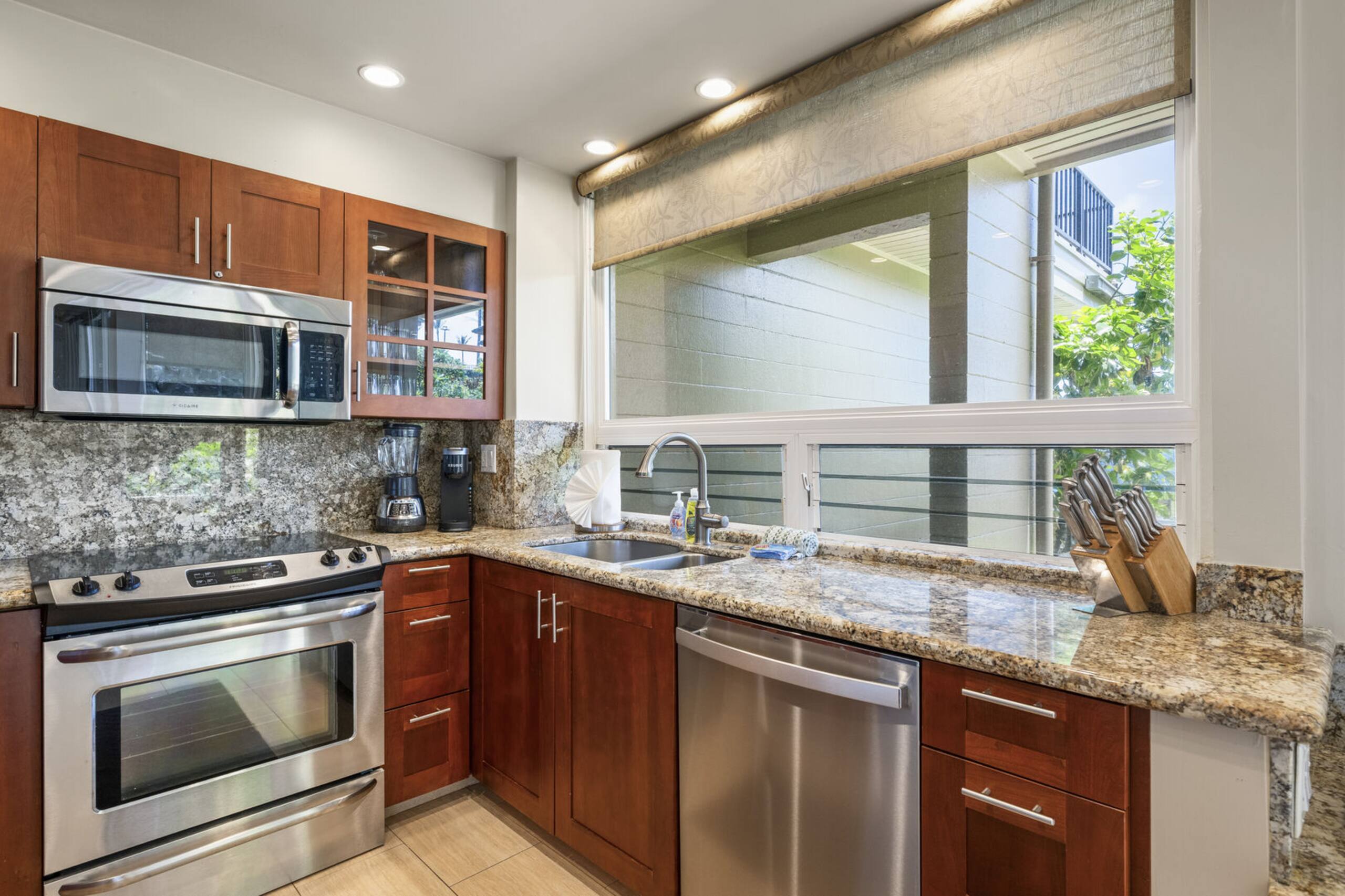 Condo in Lahaina · ★4.8 · 1 bedroom · 2 beds · 1 bath - Image 16