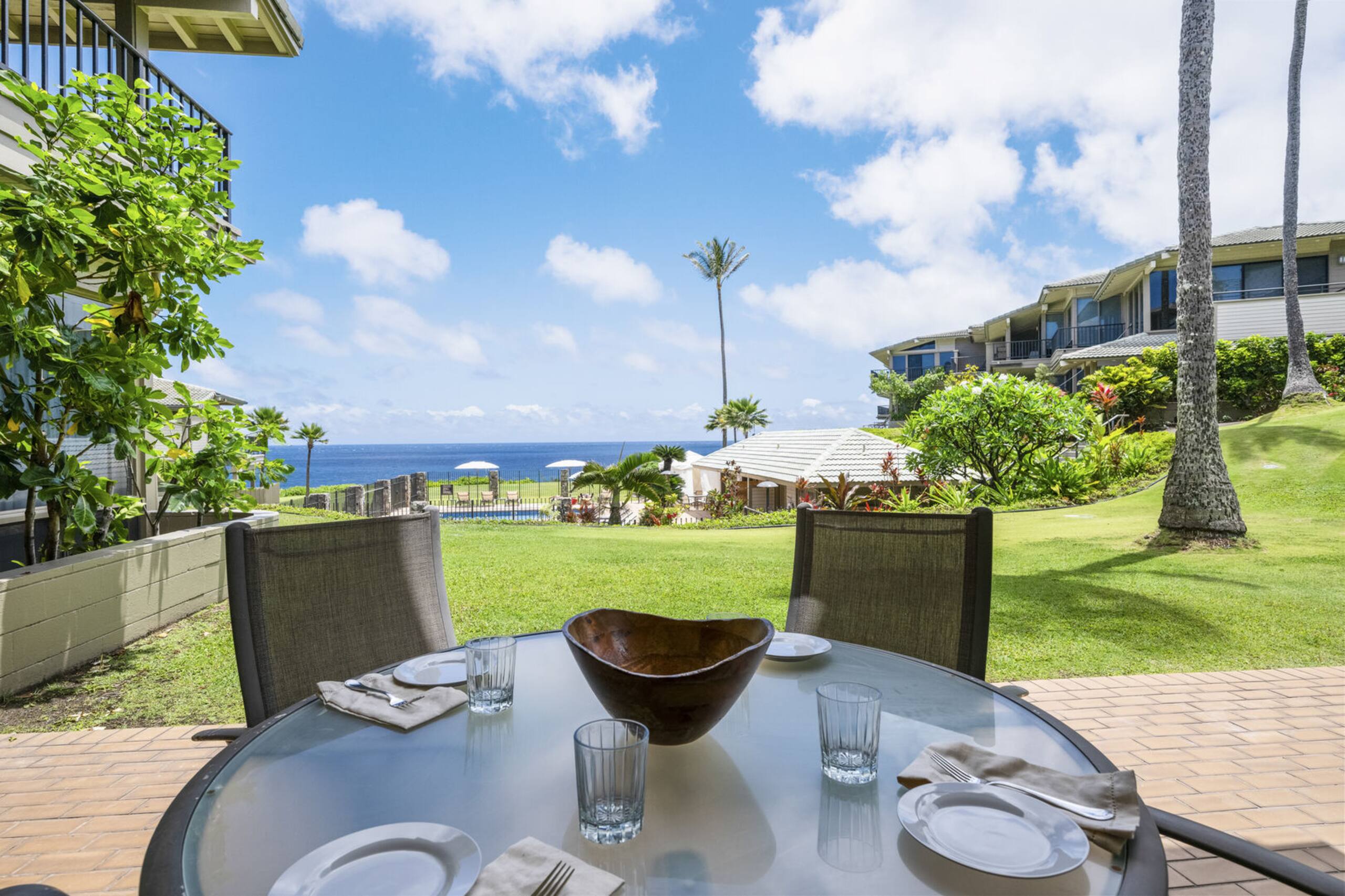 Condo in Lahaina · ★4.8 · 1 bedroom · 2 beds · 1 bath - Image 2